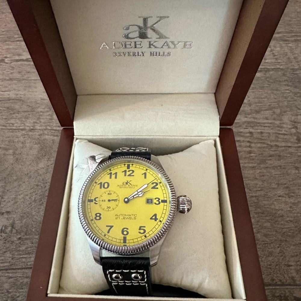 Adee Kaye oversize pilot’s watch